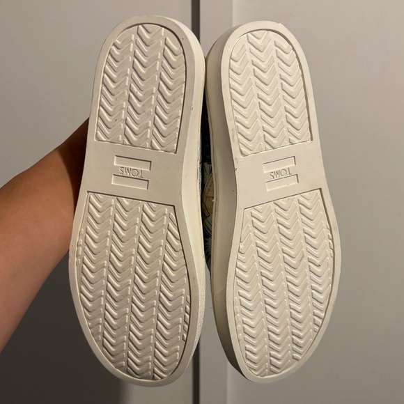 TOMS X Disney Classic Blue Cinderella Printed Canvas Shoes - Picture 2 of 6